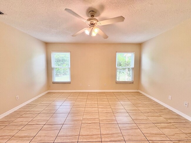 Building Photo - Beautiful 4BR/2.5BA Water View Home - Deer Hollow in the Deerfield Community!