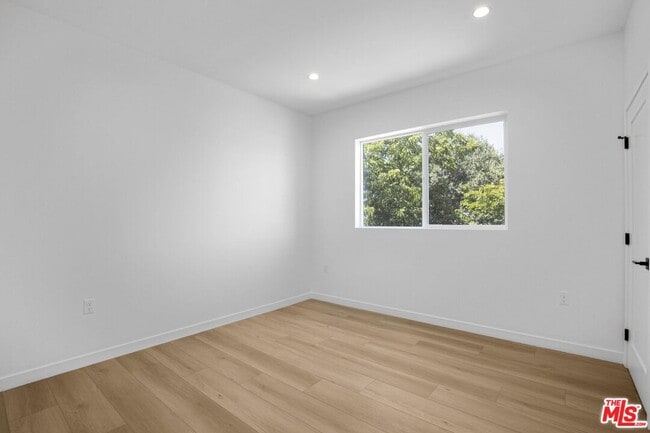 Building Photo - 10826 1/2 Hesby St