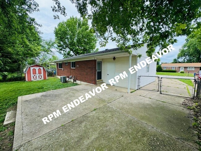 Building Photo - Modern 3-Bed Home in Quiet Neighborhood. F...