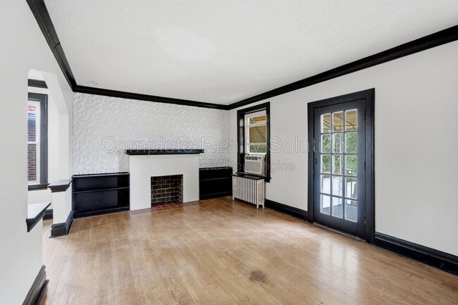 Building Photo - 5055 Lindenwood Ave