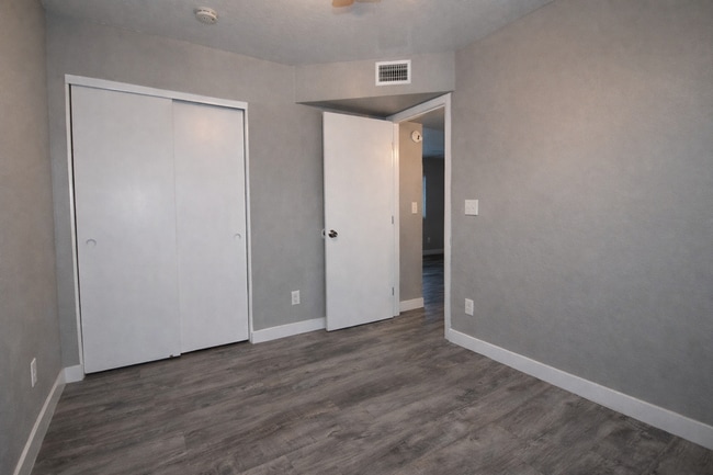 Building Photo - 2110 W Mariposa St