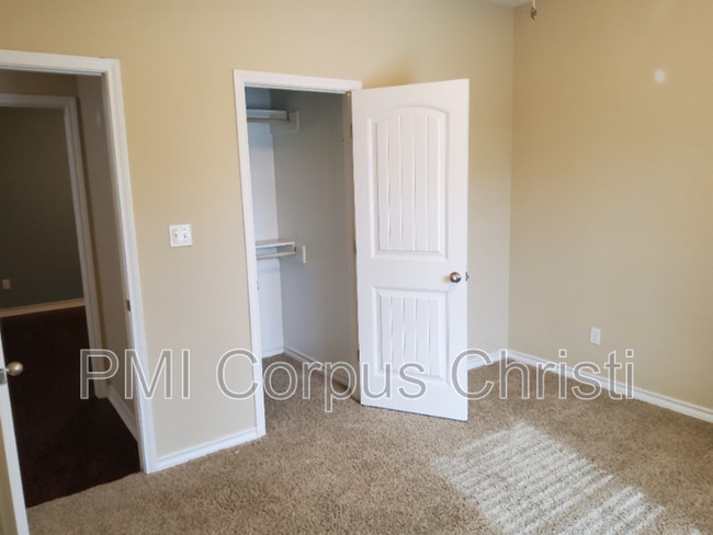 Building Photo - 4009 Cimarron Lake Dr