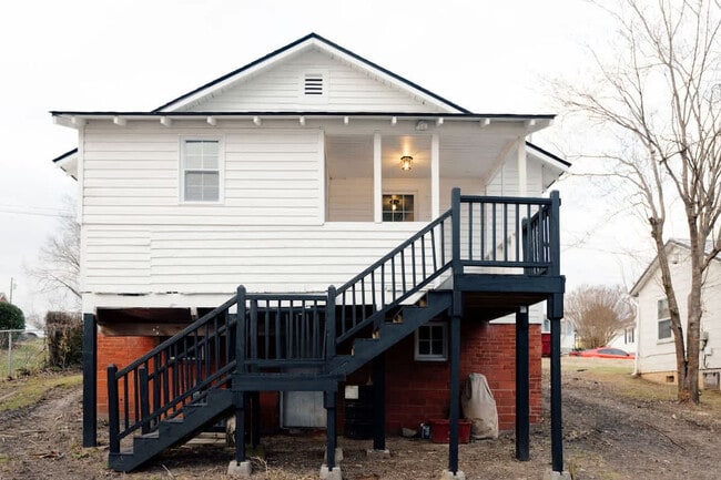 Building Photo - 217 Highland Ave