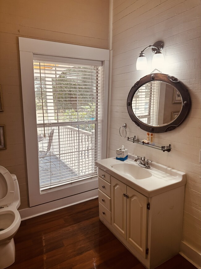 Building Photo - 80 6th St