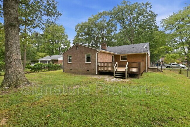 Building Photo - 1413 Robindale Rd