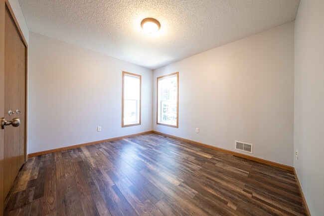 Building Photo - 4892 Bluff Heights Trail SE