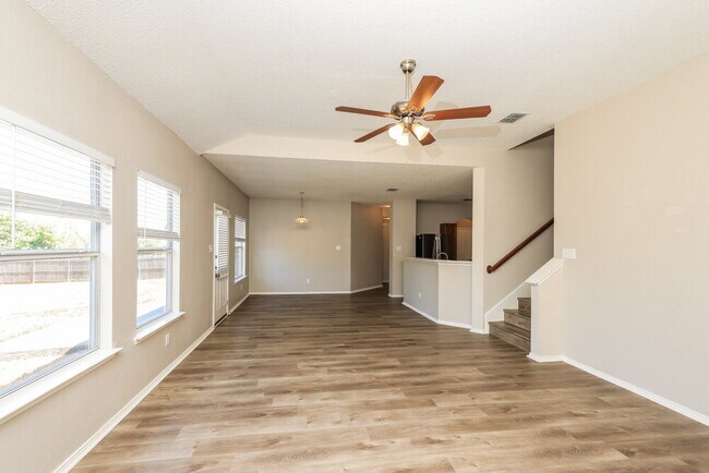 Building Photo - 1203 Hampton Dr