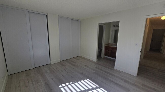 Building Photo - Newly Renovated NW Reno Home