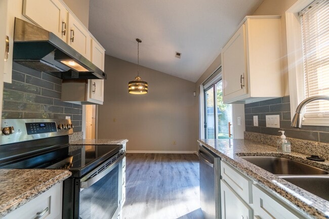 Building Photo - Beautiful 3 Bed 2 Bath home located in Greensboro!