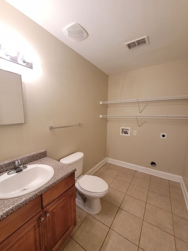 Building Photo - 803 Majestic Dr