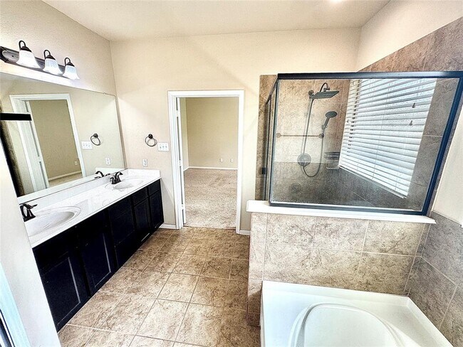 Building Photo - 10007 Red Tamarack Ln