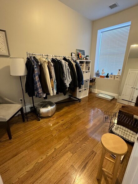 Building Photo - 27 Dudley St