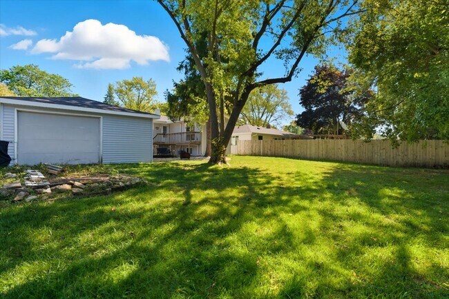 Building Photo - 830 Russell Ave