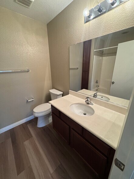 Building Photo - 642 W Brewer Rd