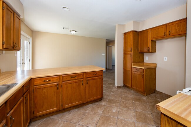 Building Photo - 4597 W 18th Pl