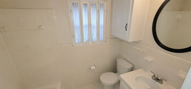 Building Photo - 5624 Woodway Dr