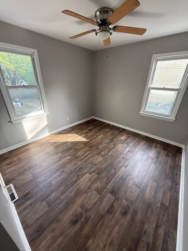 Building Photo - 1181 Hilltop Dr