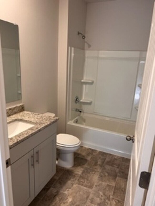 Building Photo - 4 bed 2 bath home in Somerville built in 2023