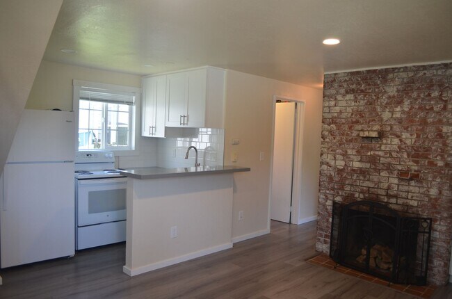 Building Photo - Charming Duplex in Prime Ballard-Fremont Location