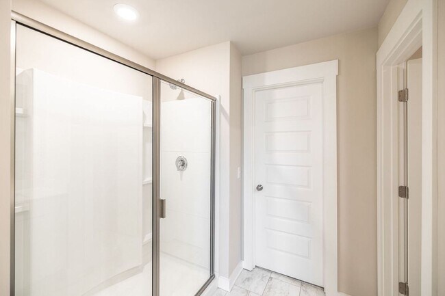 Building Photo - AVAILABLE NOW in Foxland Crossing