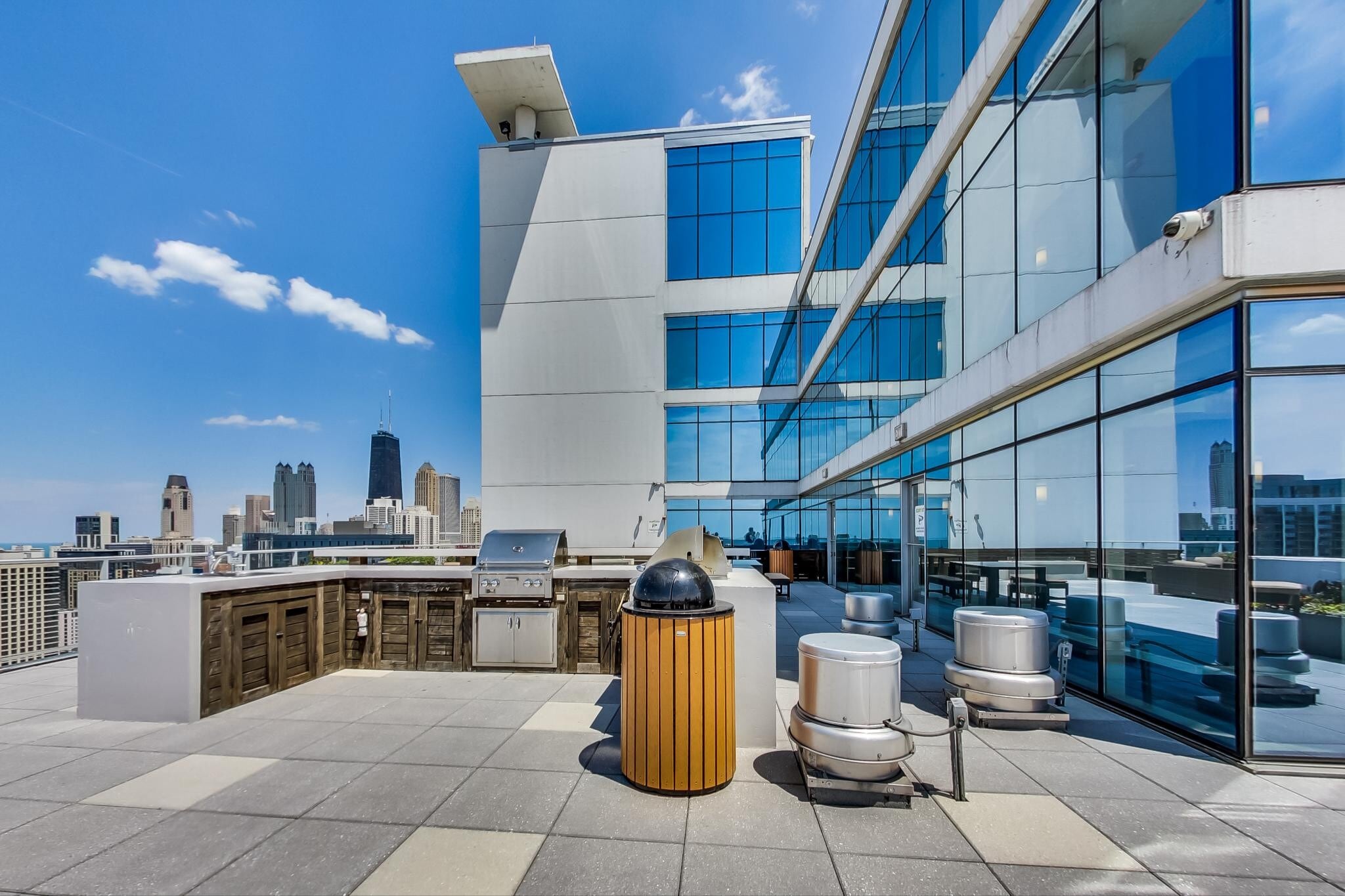 Building Photo - 303 W Ohio St