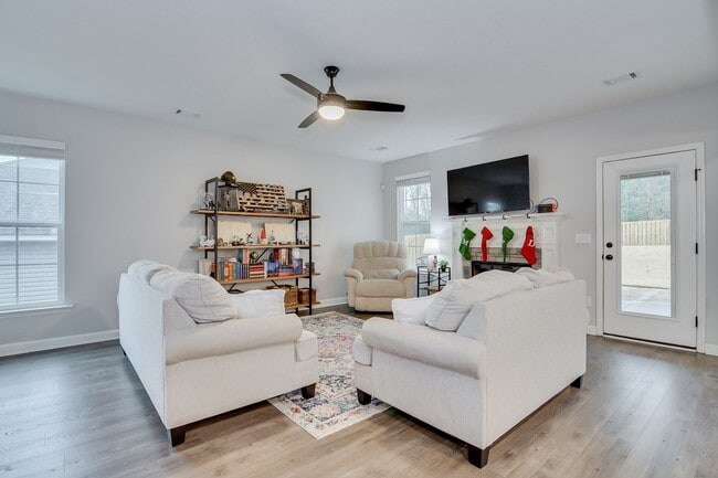 Building Photo - Haynes Station - 4 Bedroom 2.5 Bath