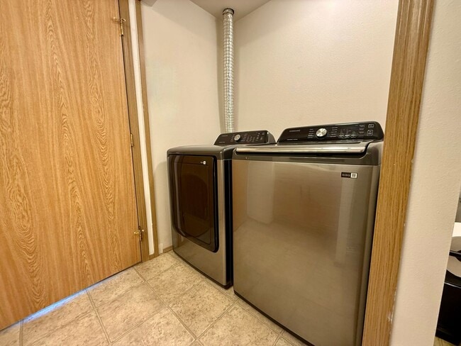 Building Photo - Burien Condo