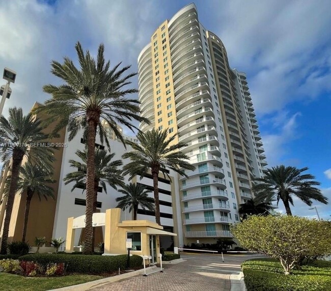 Building Photo - 1745 E Hallandale Beach Blvd