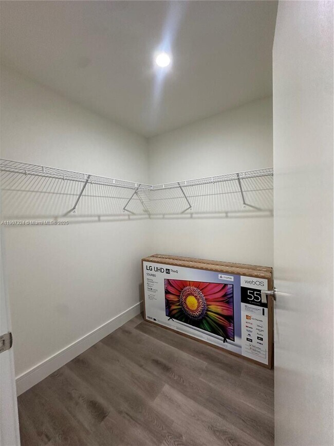 Building Photo - 3801 N Dixie Hwy