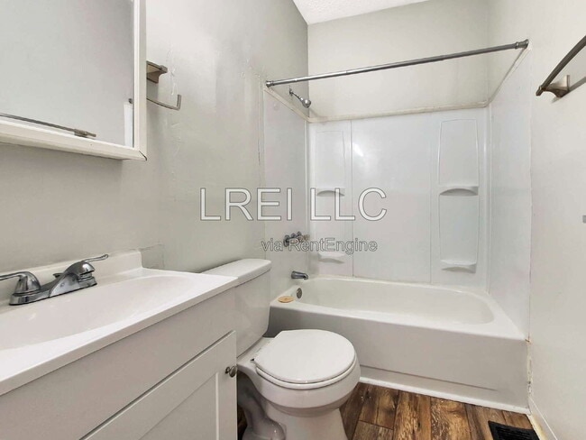 Building Photo - 210 N 38th St