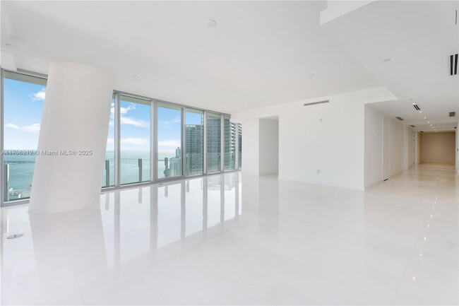 Building Photo - 300 Biscayne Blvd Way