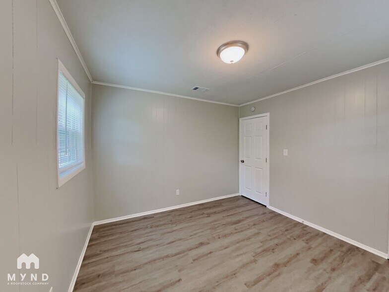 Building Photo - 7116 Green Acres Ct SW