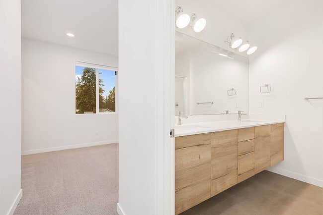 Building Photo - 18514 Meridian Ave N