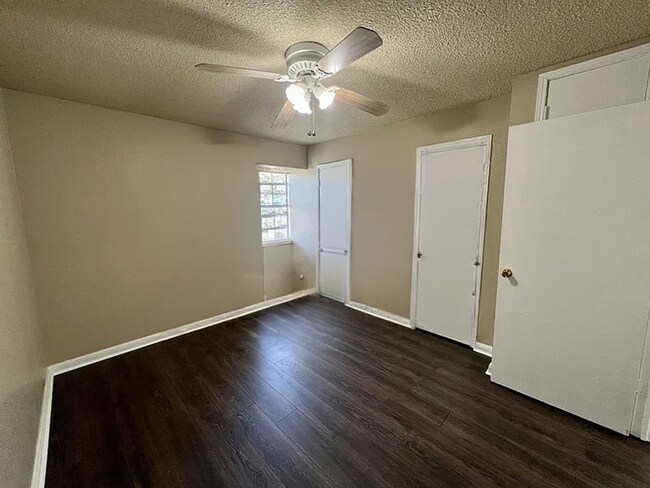 Building Photo - TOWNHOME AVAILABLE FOR RENT IN LAFAYETTE!