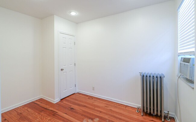 Building Photo - 2127 S Beechwood St