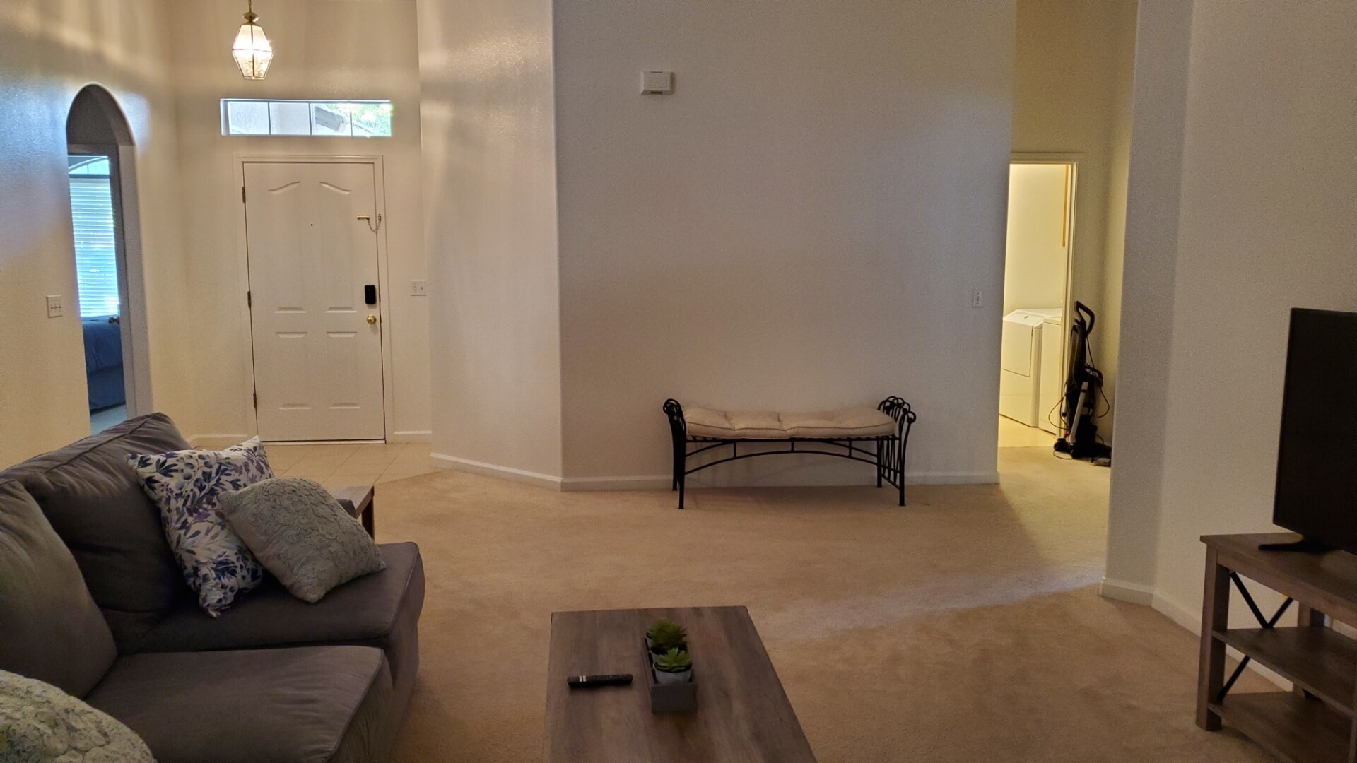 Living room, enty - 7275 N Recreation Ave