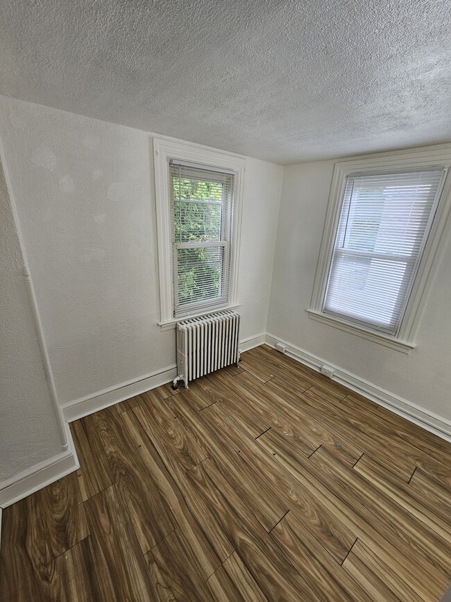 Building Photo - 633 1st St