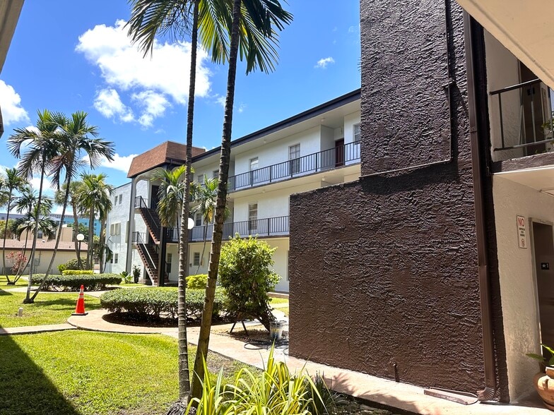 Building Photo - 10850 W Flagler St