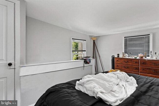 Building Photo - 220 Lincoln St