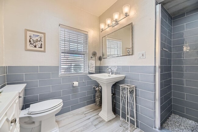 Building Photo - 3 BDR Oasis near Denver Botanic Gardens