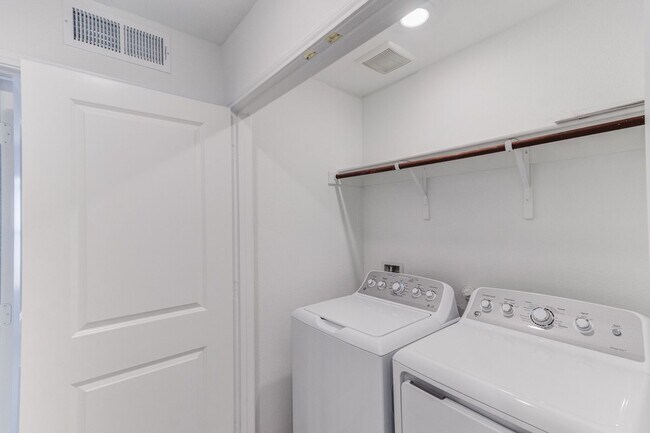 Building Photo - 1745 Copehart Ln