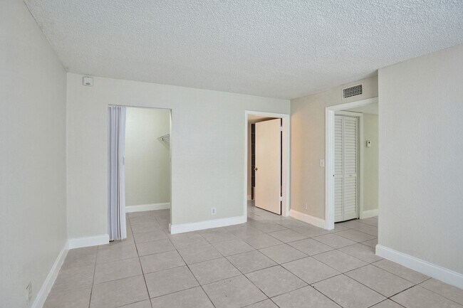 Building Photo - 3 BED/2BATH
