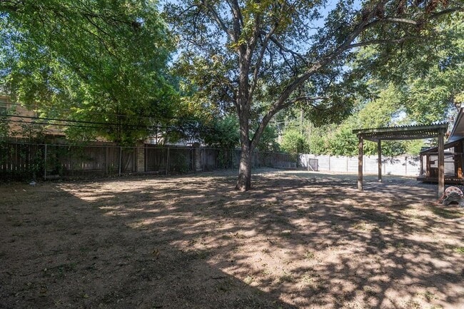 Building Photo - 1301 Clearfield Dr