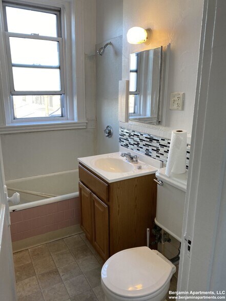 Building Photo - 109 Brainerd Rd
