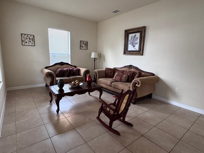 Building Photo - 9165 SW 170th Ave