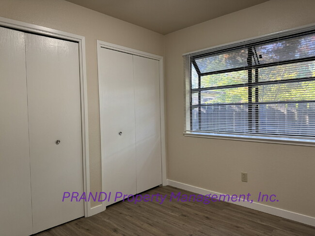 Building Photo - Charming 1-Bedroom Home with Bonus Room, U...