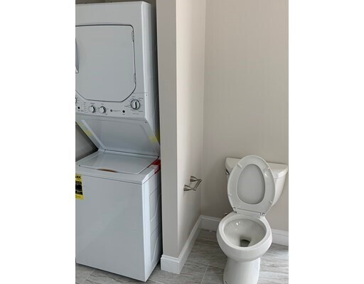 Building Photo - 81 Newton St