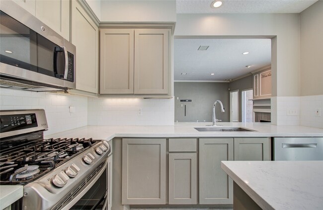 Building Photo - 14806 Flowerwood Dr