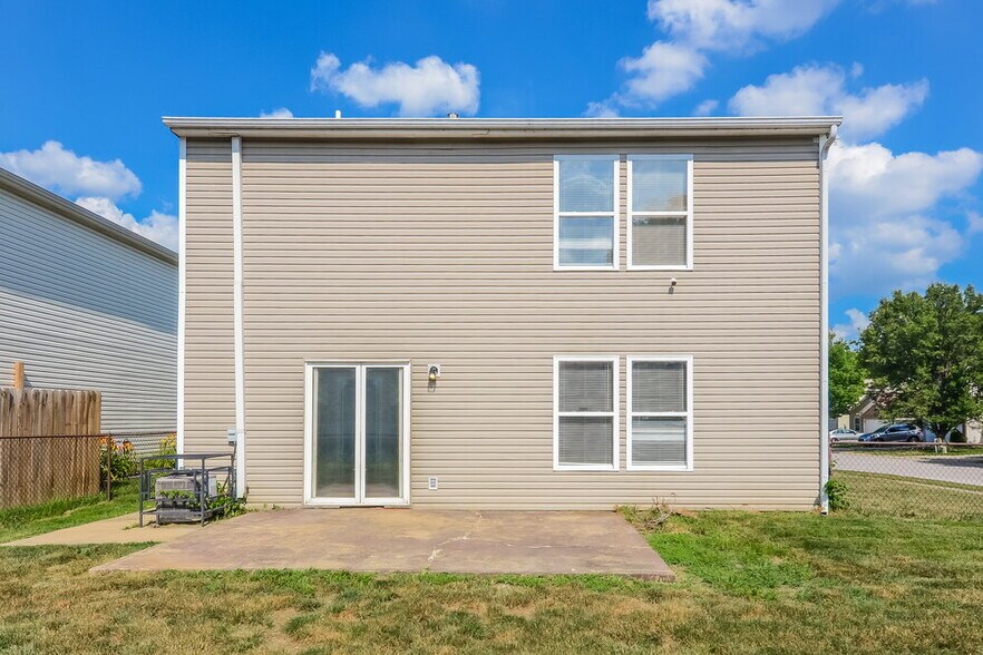 Building Photo - 2110 Dutch Elm Dr