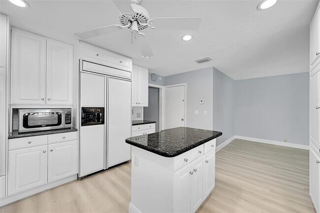 Building Photo - 681 Marine Dr